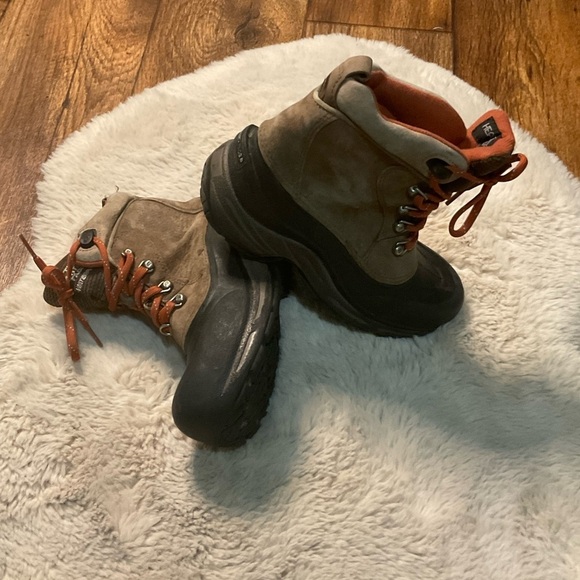 The North‎ Face Heat Seeker Youth Size 3 Chilkat Boots Lace Up Ankle Hiking Snow - Picture 1 of 10
